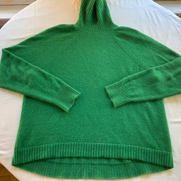 J CREW Emerald green turtleneck sweater/XL/non smoker - Picture 1 of 5